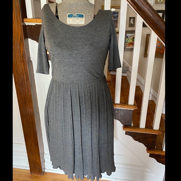 Banana Republic Dresses & Skirts - Banana Republic Pleated Dress Heather Grey